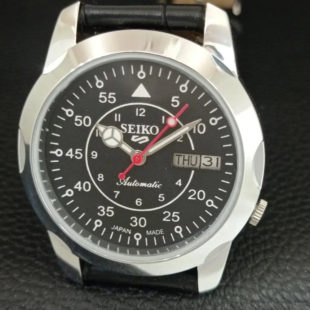 Vintage 1981 Seiko Automatic Mens Silver Watch W/daydate & Red accents